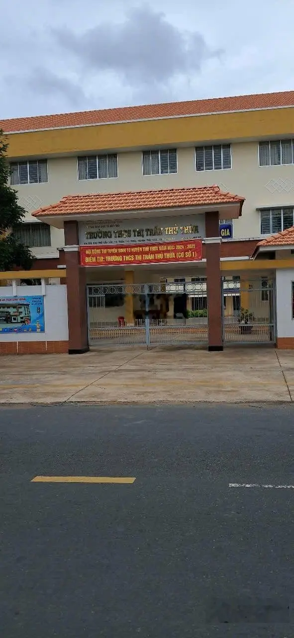 Bán nhà Mặt tiền 38m2 2 tầng sổ riêng Đường Đt 818 thị trấn thủ thừa huyện Thủ Thừa long an 2ty3 tl