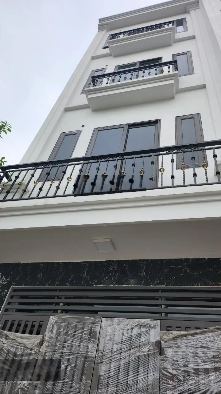 Cần bán gấp, DT 33m2 nhà 5 tầng giá sốc 2tỷ25 Tả Thanh Oai, 0965494089