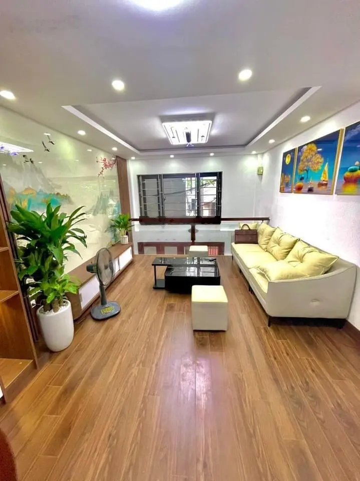 Siêu hiếm, ĐỘI CẤN-BA ĐÌNH-HÀ NỘI, DT: 44m2 x 3 Tầng-MT: 3,9m/ Giá: 6,3 Tỷ