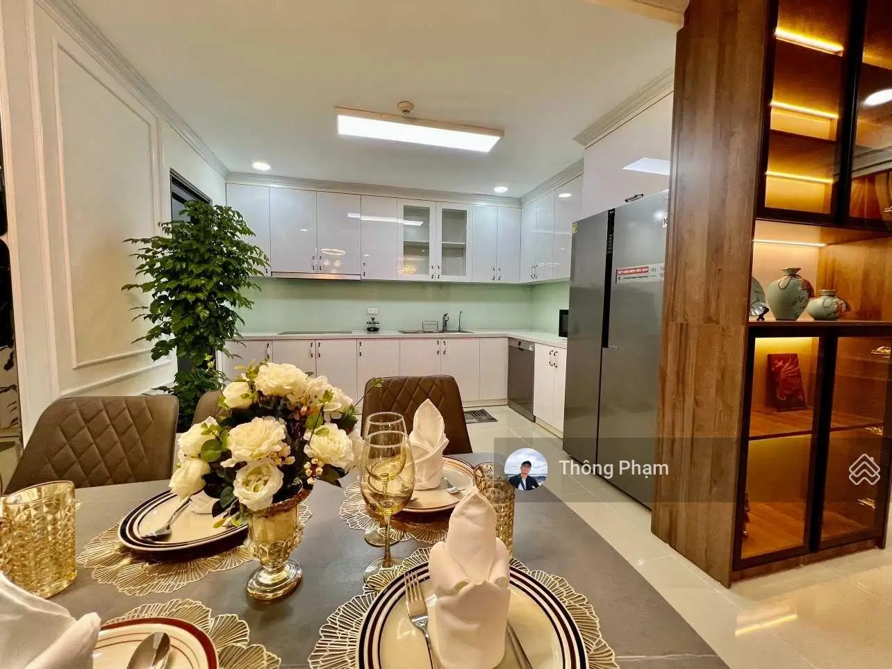 bác chủ nhà gửi bán căn hộ 3 phòng ngủ- ban công đông nam- 100m2- tầng trung- giá 5.5 tỉ