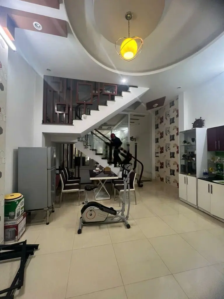 Nhà 3 tầng mặt tiền khu Lê Vụ