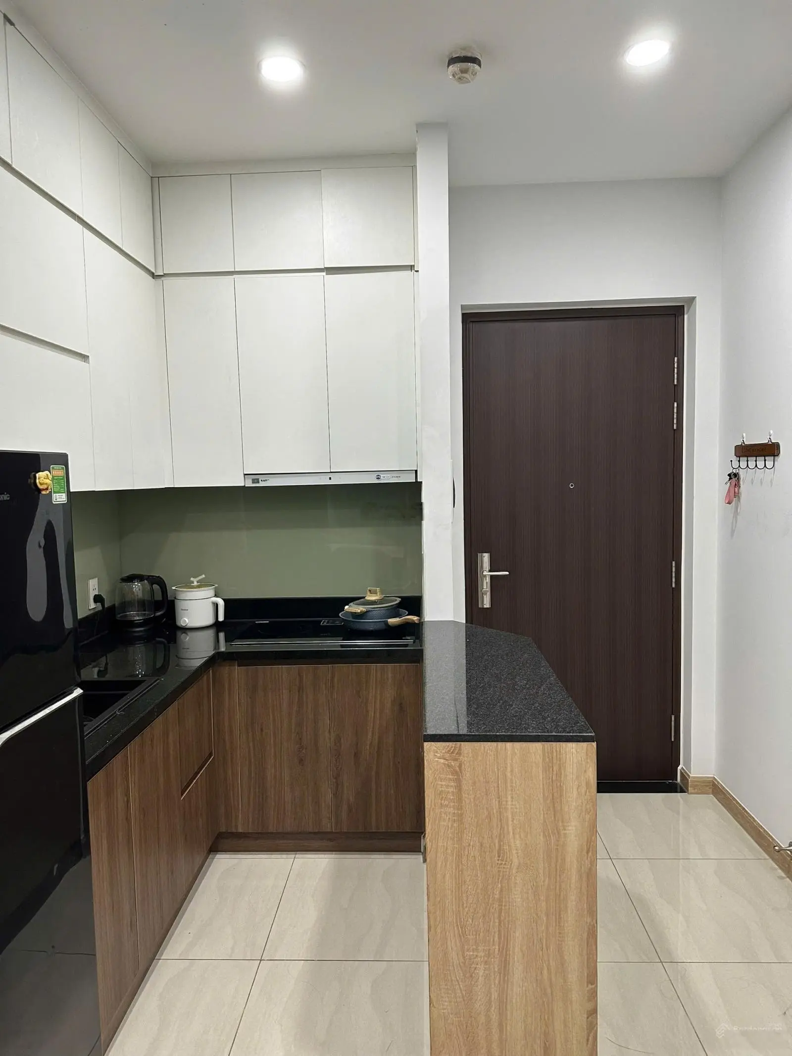 Bán gấp căn 2PN1WC - full nội thất đẹp. Giá 1ty4 bao hết thuế phí sang tên. Sổ hồng riêng