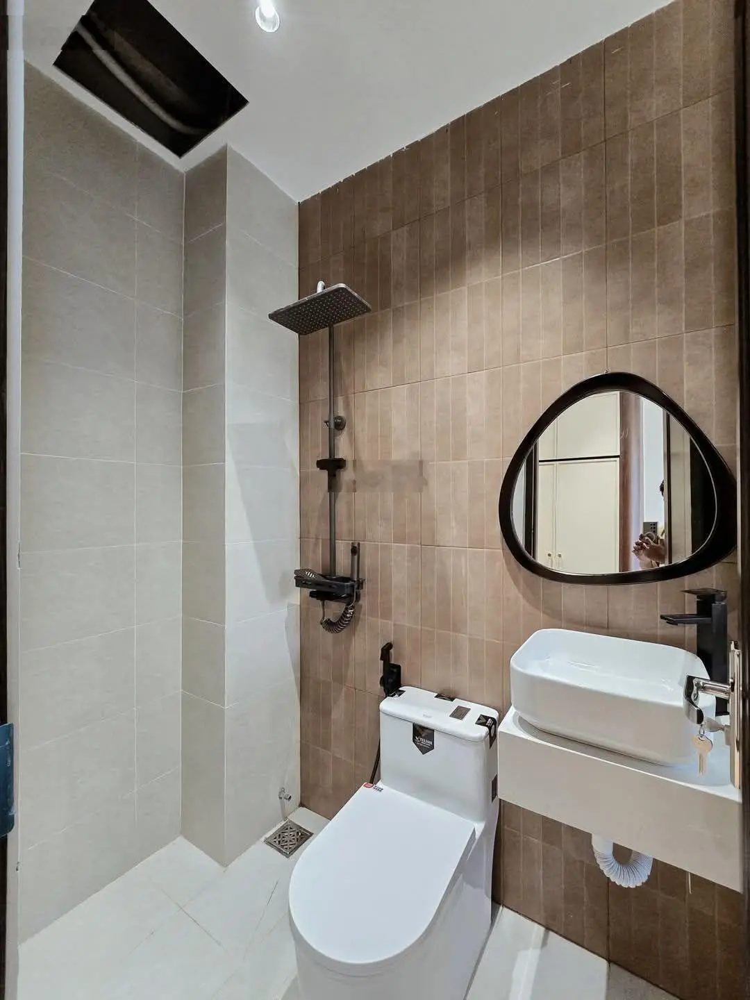 NHÀ ĐẸP 3 tầng full nội thất sang trọng đường HOÀNG DIỆU