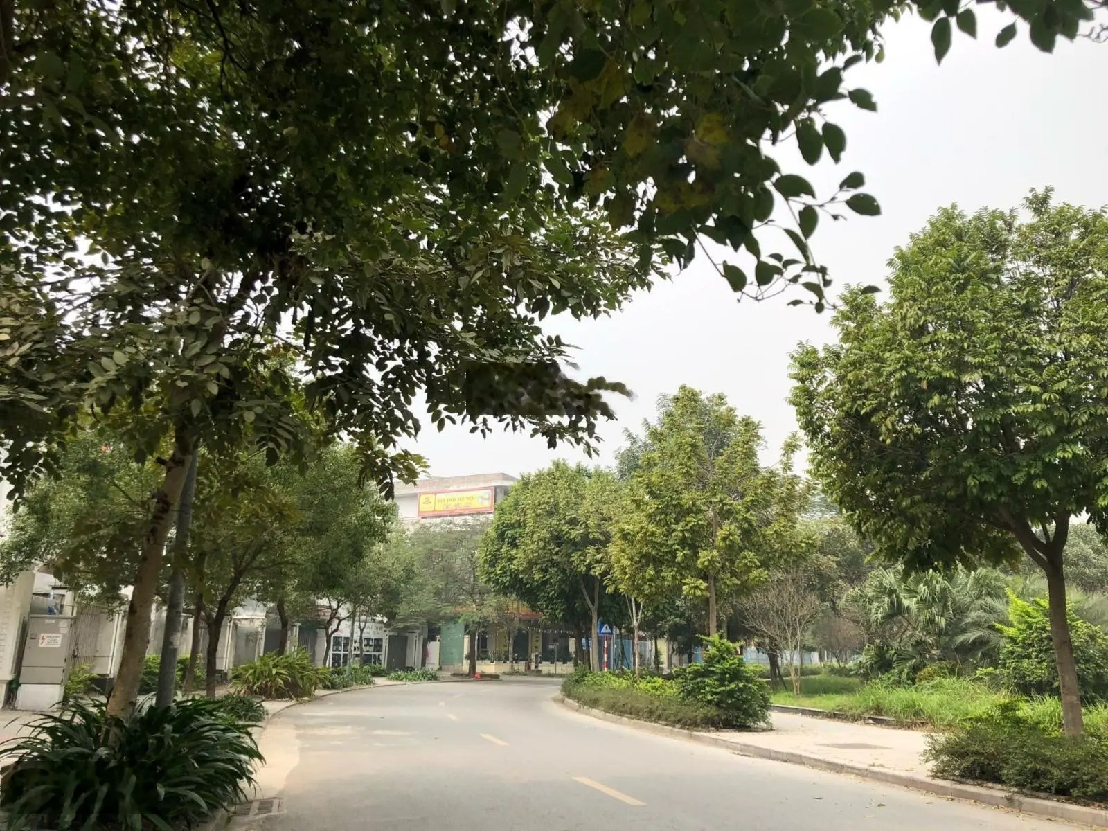 Bán biệt thự Văn Phú mặt hồ, công viên, mặt đường to 200m2
