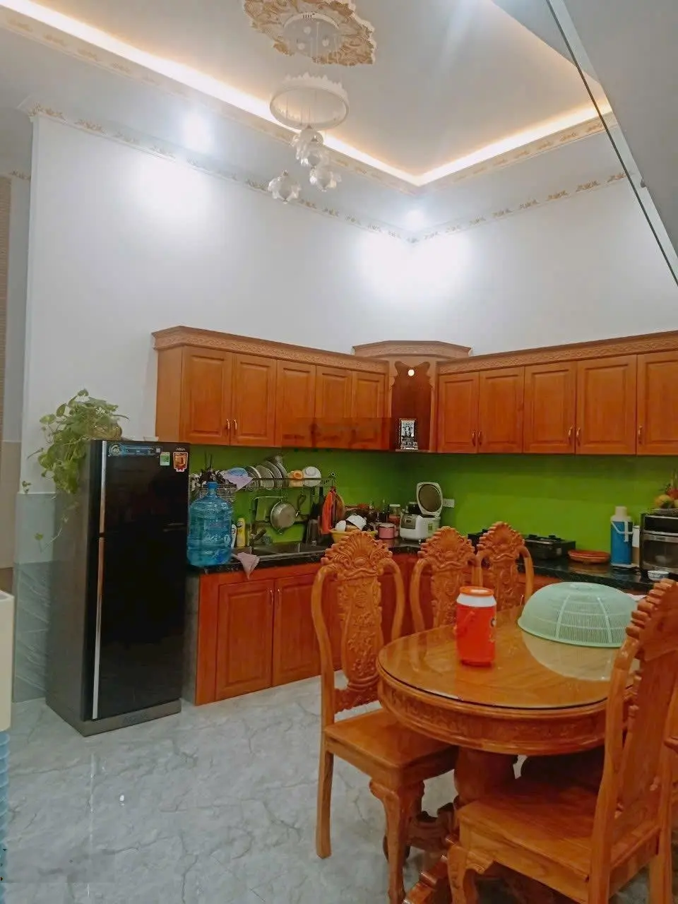 Nhà trệt - 2 lầu mới 95%. Gần chợ Dĩ An 1. Dt: 75m2. Đường 5m. Giá: 4.25 tỷ tl