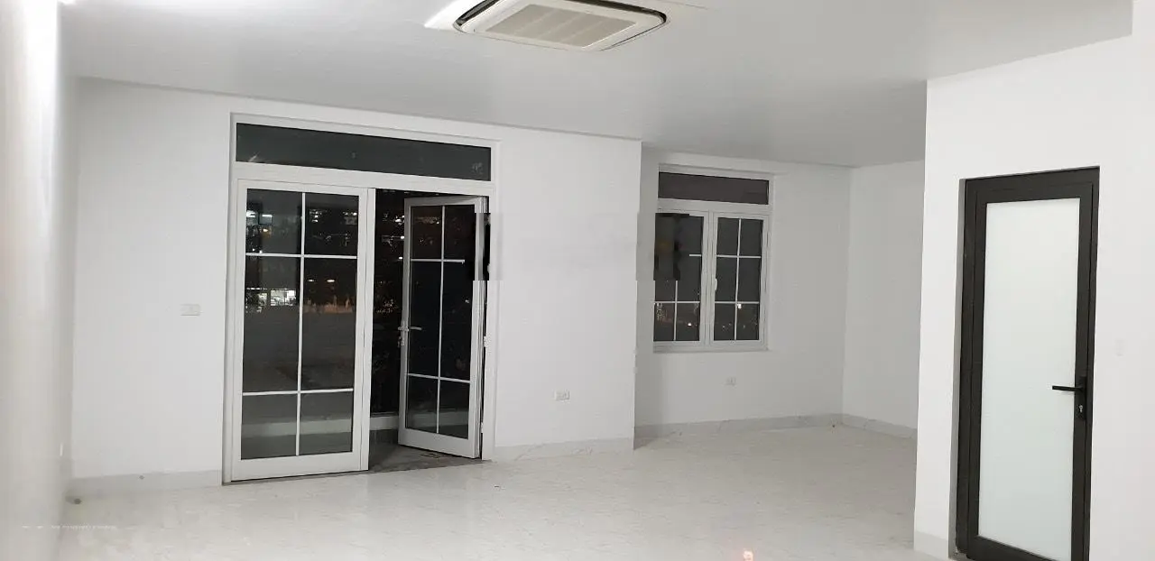 Bán gấp liền kề 98m2 Nguyễn Tuân 5 tầng có hầm. Đang cho thuê 600Triệu/Năm. Giá tốt LH: 0859 194 ***