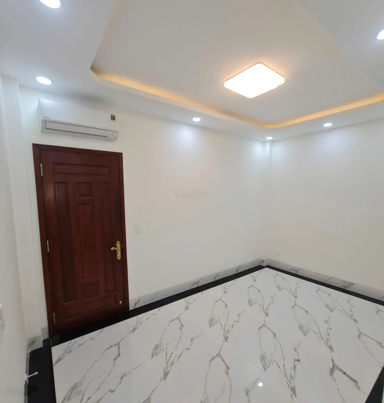 Nhà bán hẻm 50 đường Hoà Bình p5 quận 11 TPHCM gồm 4 p ngũ 1 thờ 5 WC giá 11 CTL, LH:0969748973