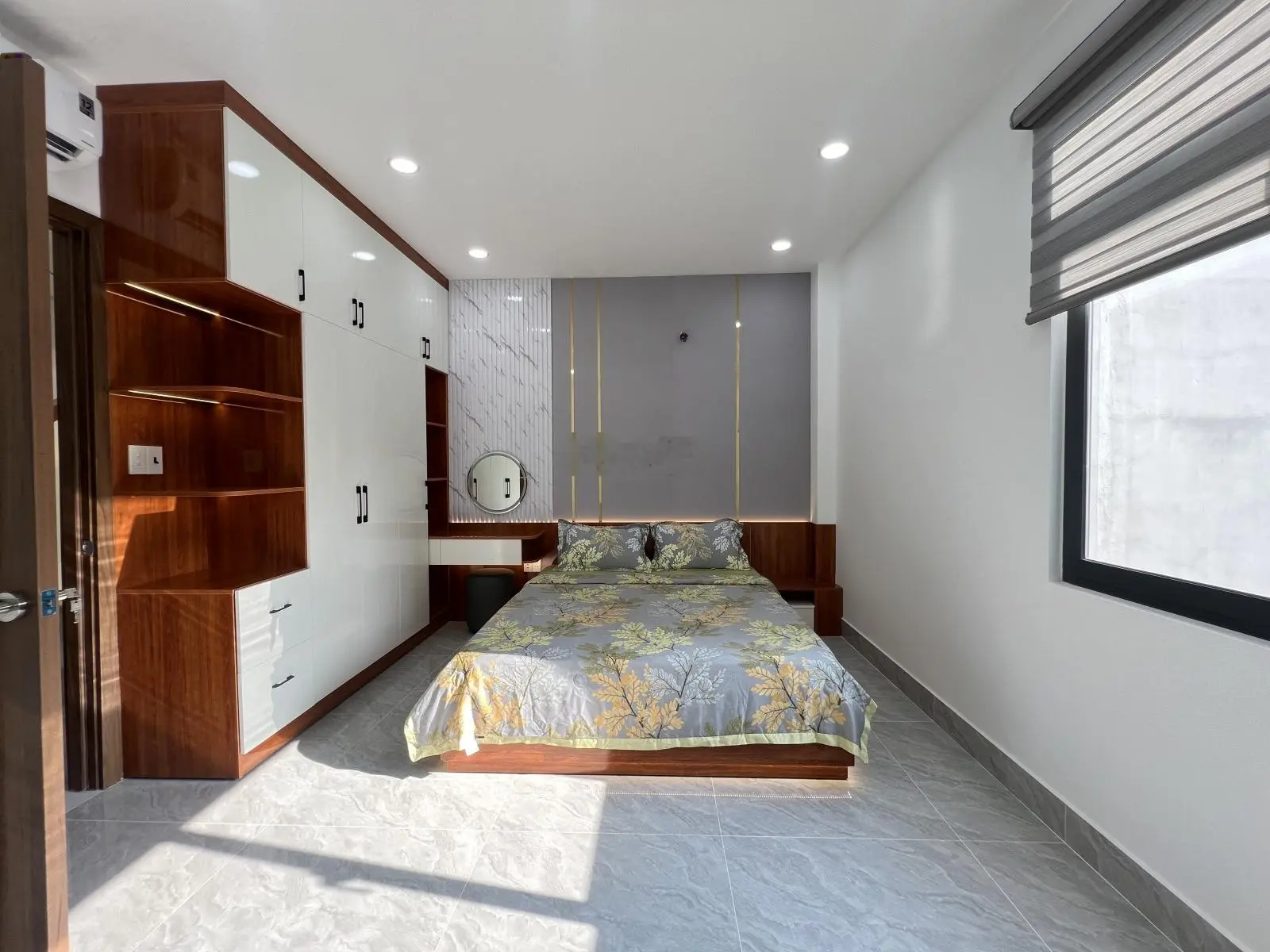 Nhà mới DT 80m2 sân ô tô ngay chợ Thạnh Xuân đường thông chỉ 6.3 tỷ