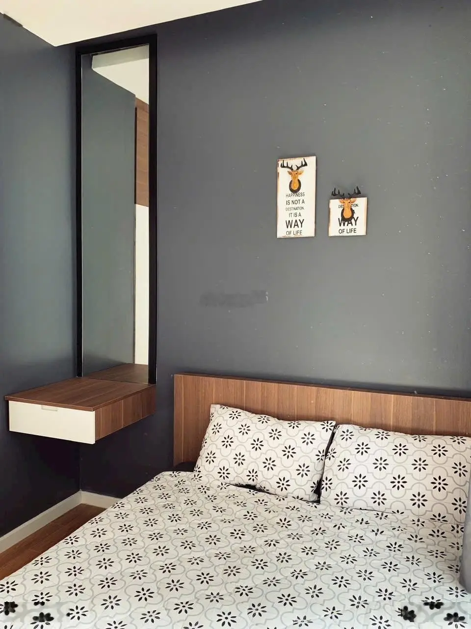 Bán gấp căn hộ M- One Nam Sài Gòn giá chỉ 4 Tỷ cho căn 3pn ( rộng 91m2 ) , kèm toàn bộ nội thất .