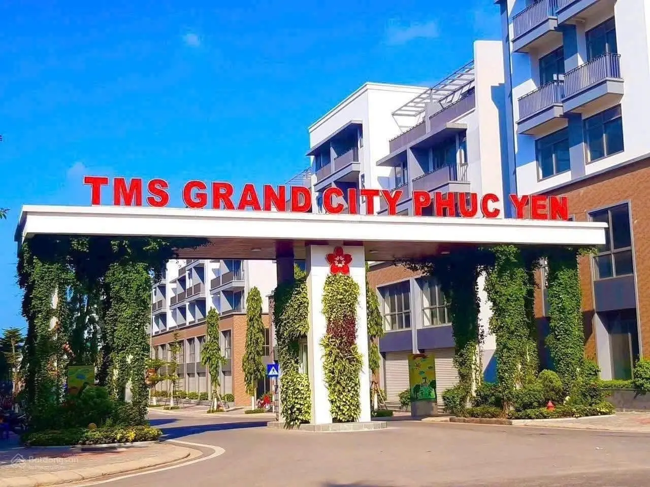 Chủ gửi bán căn shophuor 5 tầng , đã hoàn thiện mặt ngoài . Trục đường 24 m KĐT TMS Phúc