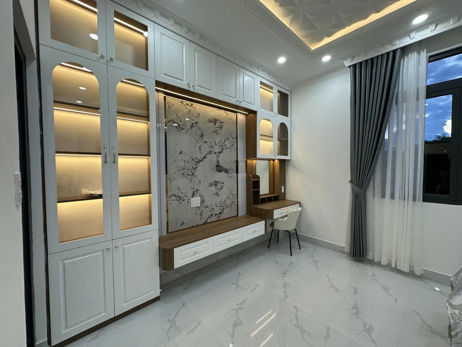 Siêu phẩm nhà phố tân cổ điển [9 tỷ 2]- chỉ cách quận 7 5 phút di chuyển!