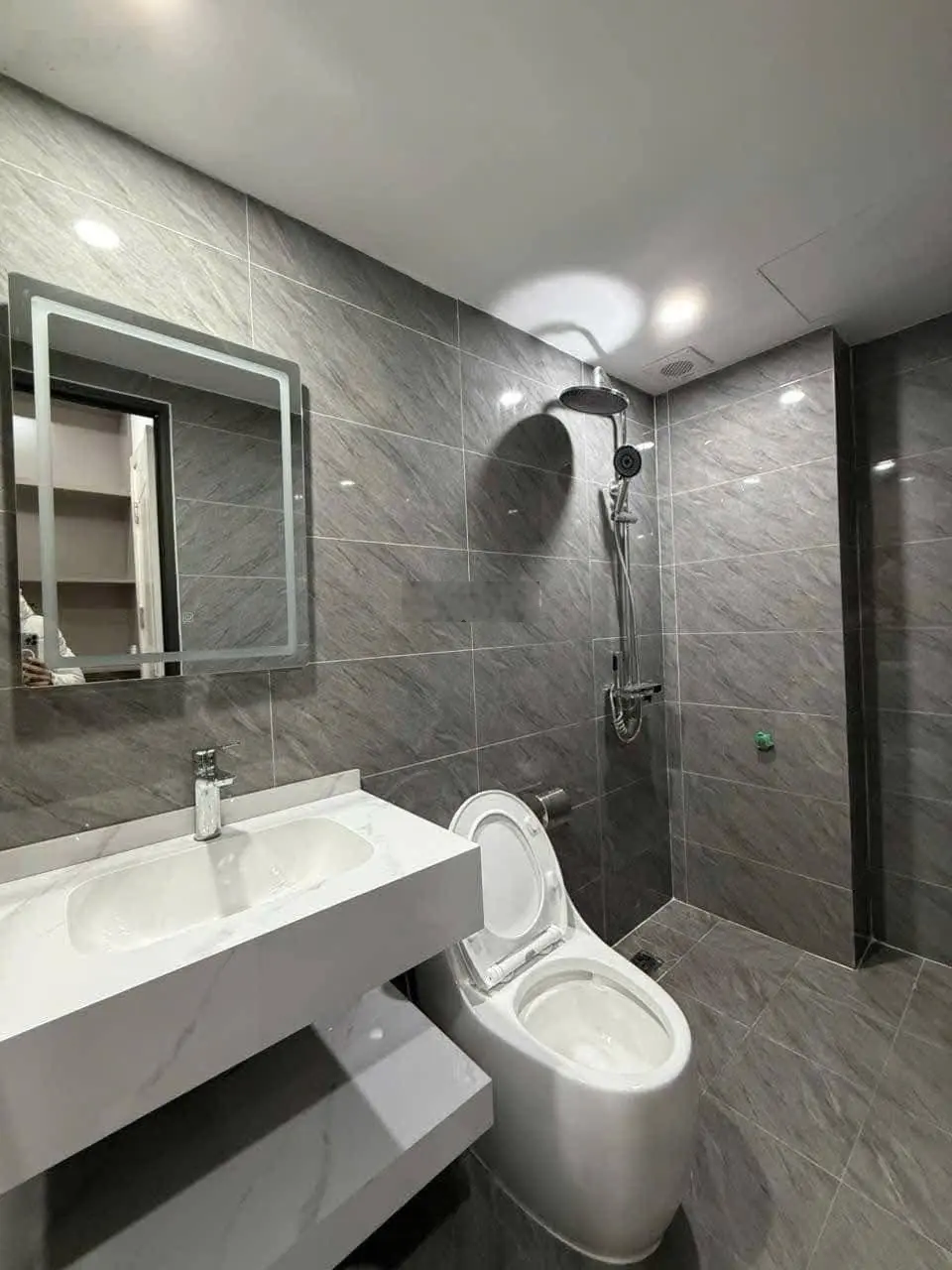Nguyễn Văn Huyên! Nhà mới, full đồ, ở ngay, nhanh tay 5 tầng giá đẹp