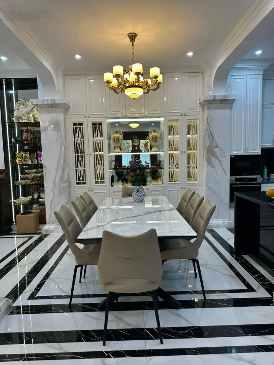 Hiếm! Đẳng cấp biệt thự Xuân Diệu, gara, sân vườn, mặt tiền 11 m, quận Tây Hồ