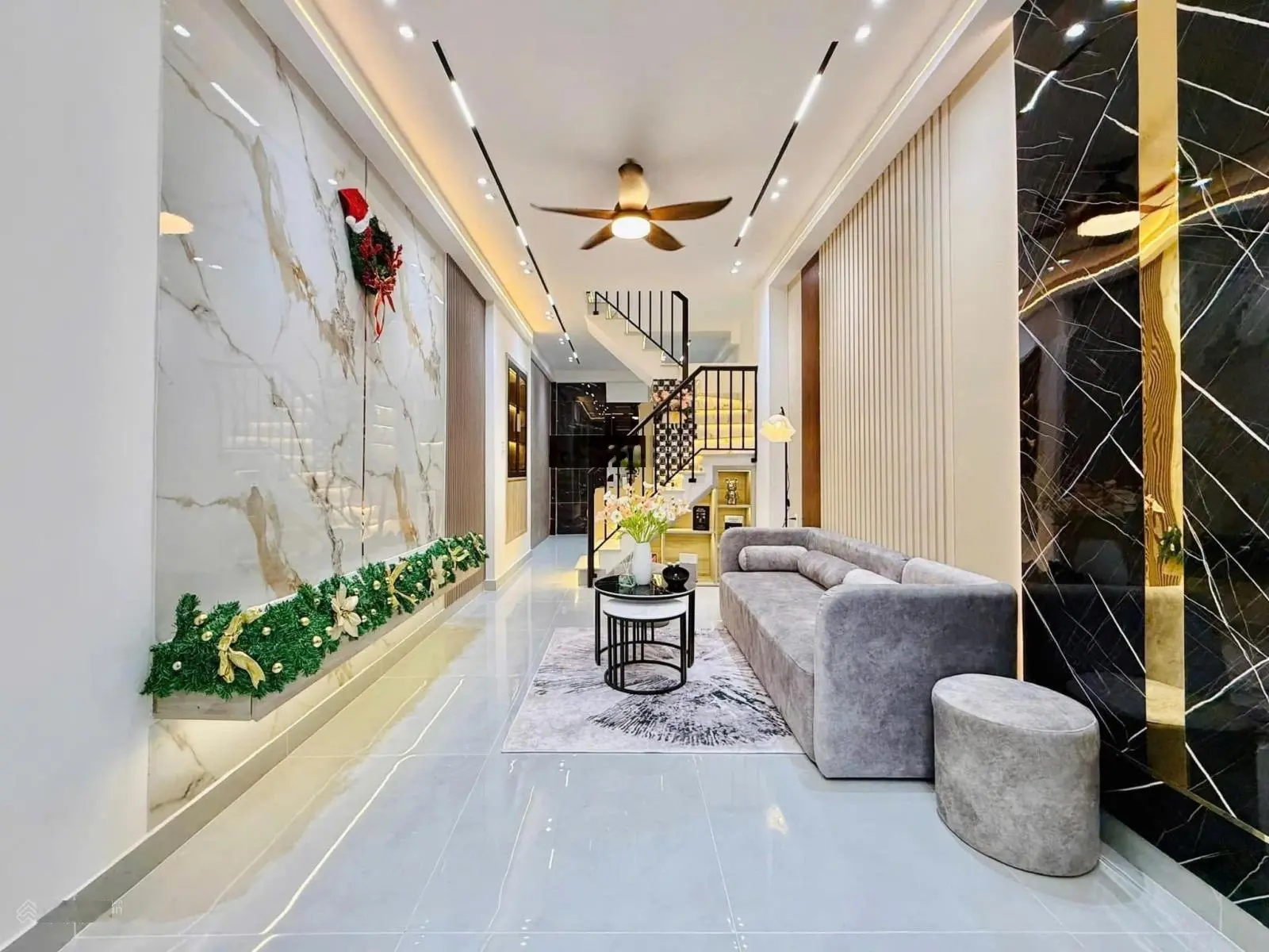Giá 4 tỷ 950. bán gấp nhà, q3. hẻm oto. hđ thuê 20tr/th. nhanh tay lh 0784 813 ***