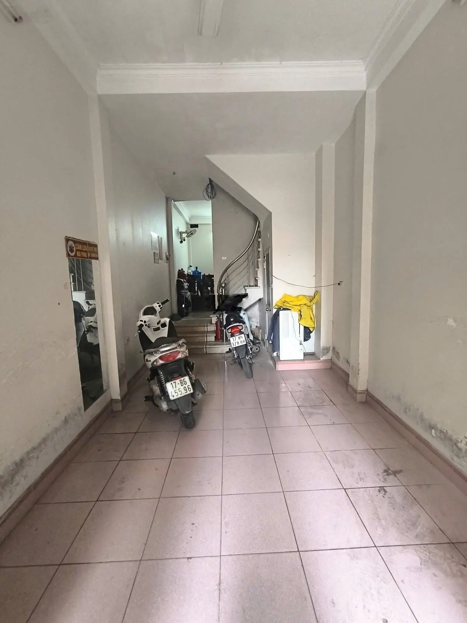 Siêu hiếm ô tô đỗ cửa Vũ Tông Phan ngõ thông gần phố gần hồ 5T 33m2 ở, cho thuê 12tr/ tháng 8.5 tỷ