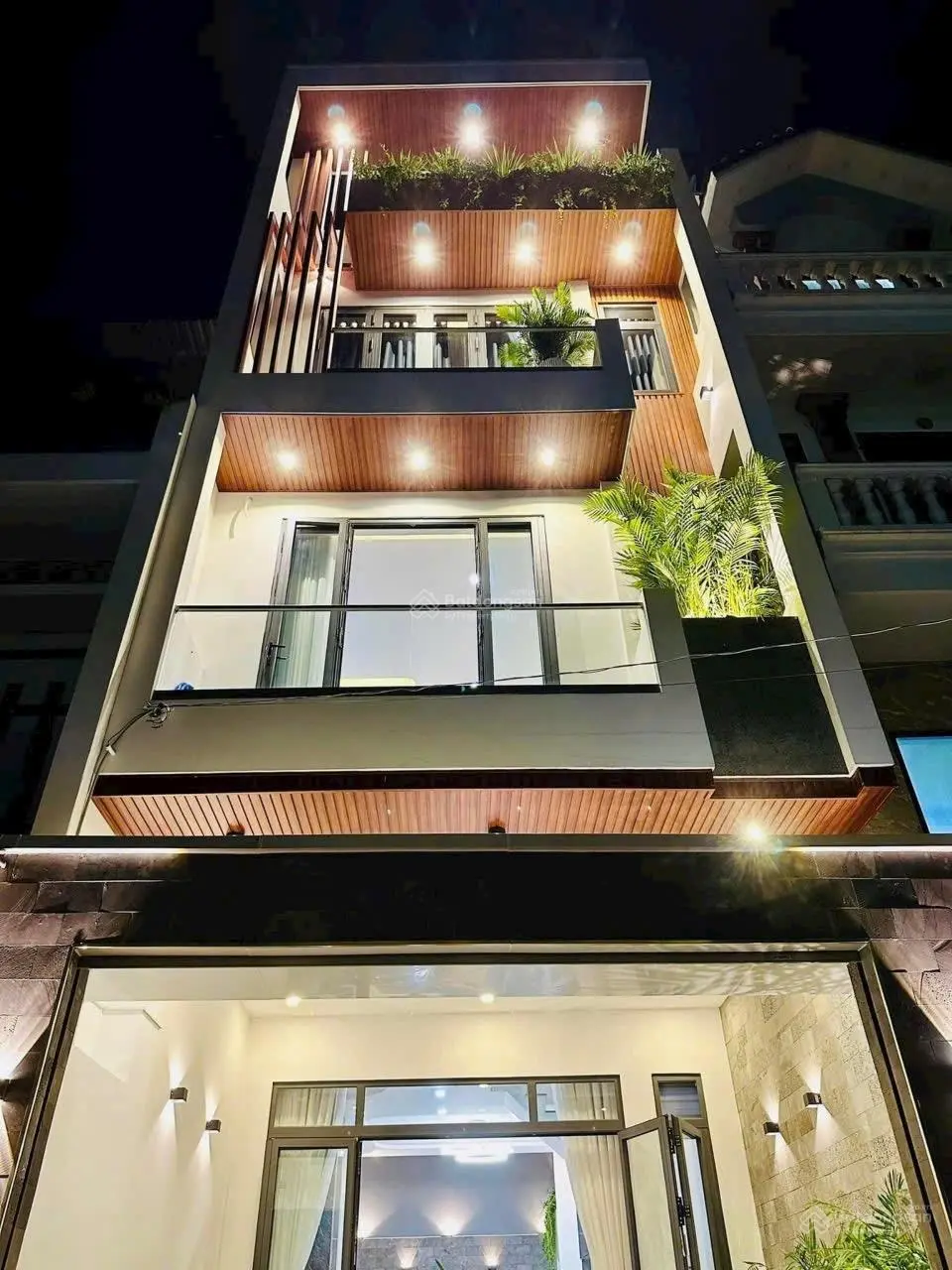 Nhà ngộp ngay bùi văn thêm p9 phú nhuận dt 45,6m giá 3 tỷ 980 hẻm 6m oto quay đầu thoải mái