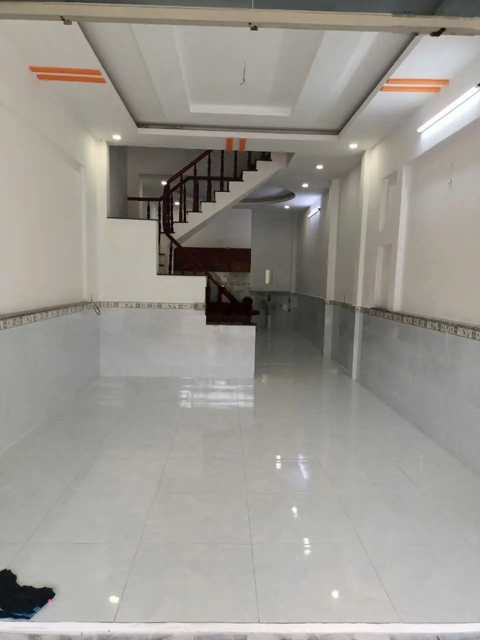 Nhà 3 tầng hiệp bình phước, đường 8m khu phân lô giá cực tốt: 5.5 tỷ (68m2) - nhà thơm giá ngon