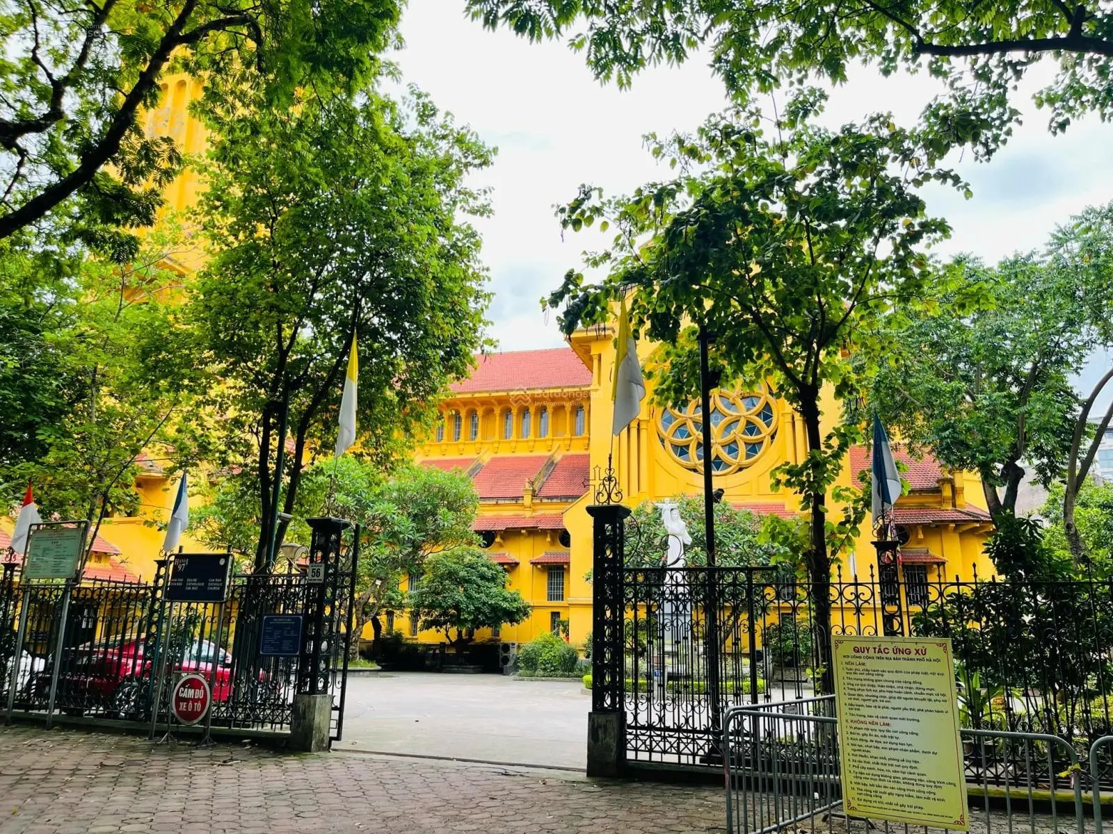 Mặt Phố Quán Thánh Ba Đình Dt:65m x 3T Mt:12m Giá 26 Tỷ Đang Cho Thuê 40 Triệu ÔTô Đỗ Cửa Ngày Đêm