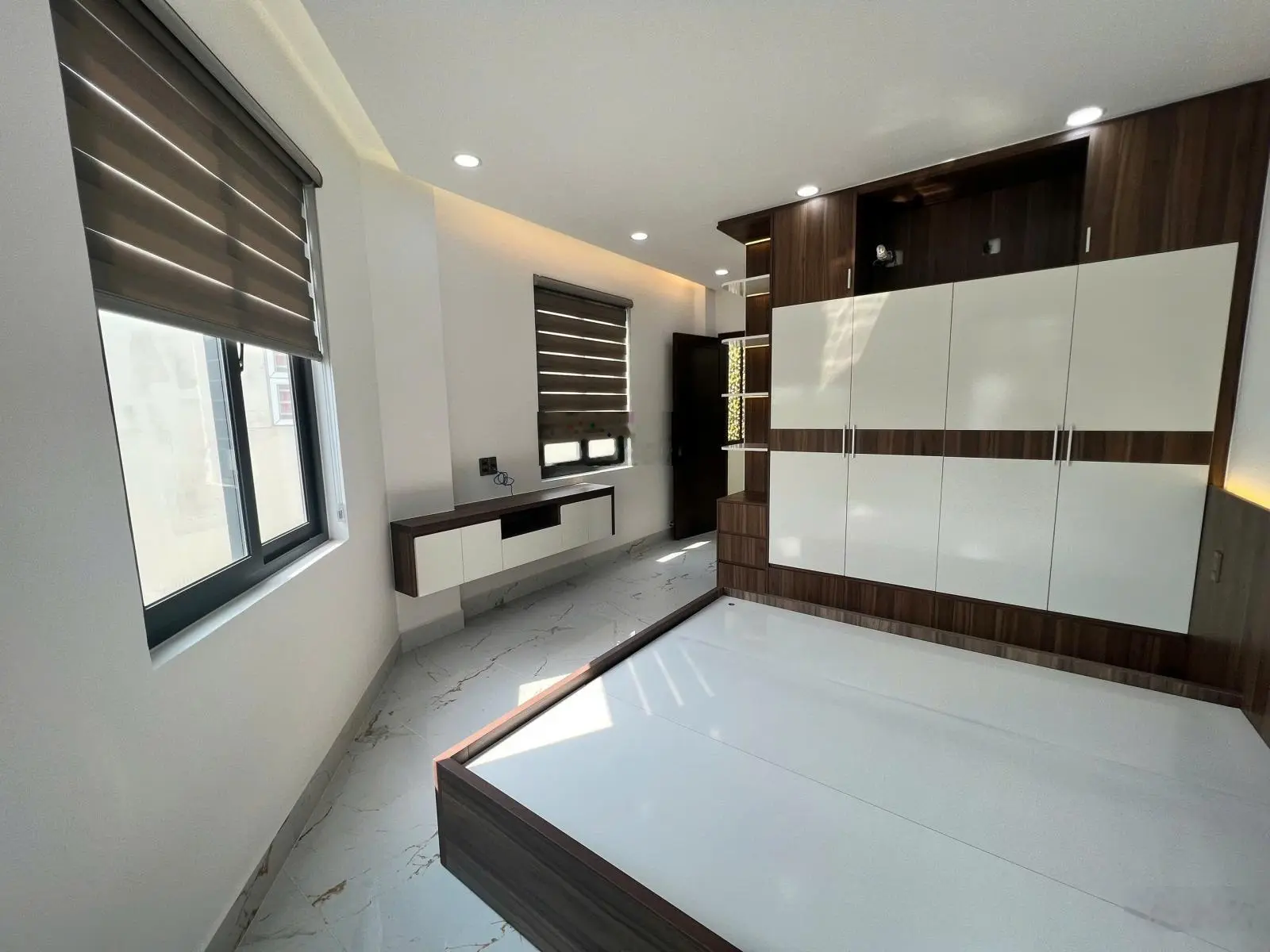 Cực phẩm nhà 6 tầng HXH (căn góc) Hồng Lạc, P10, TB, HCM, 4.3 x 13.6m - CN 47.8m2, giá 9.6 tỷ TL
