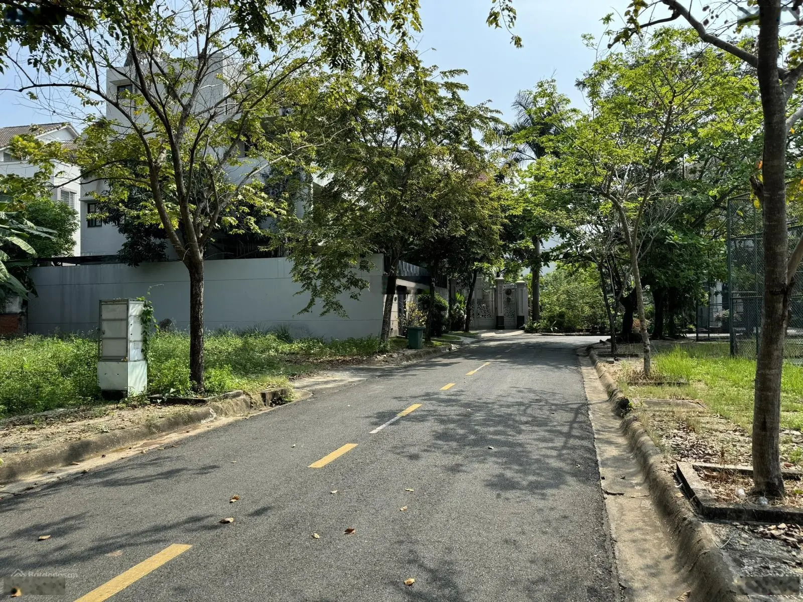 Bán đất biệt thự bờ sông khu 220 Trần Não, DT 15X20 (300m2) giá 67 tỷ