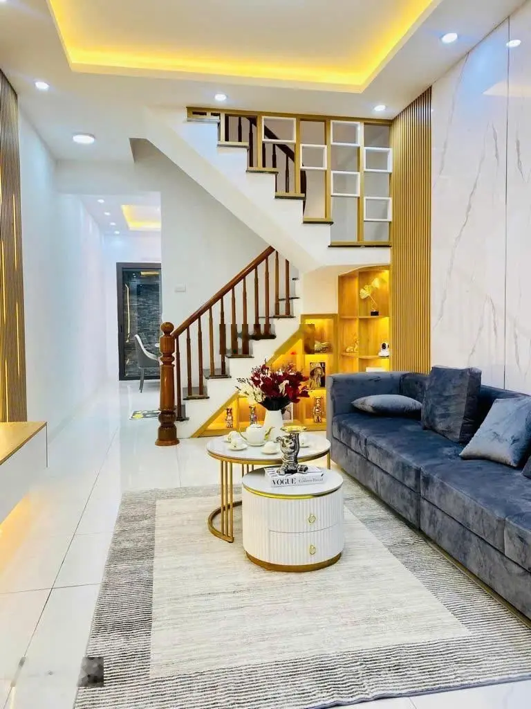 Nhà gốc đề, minh khai. đẹp long lanh, khách chỉ việc xách vali về ở. 48m2 x 4 tầng.