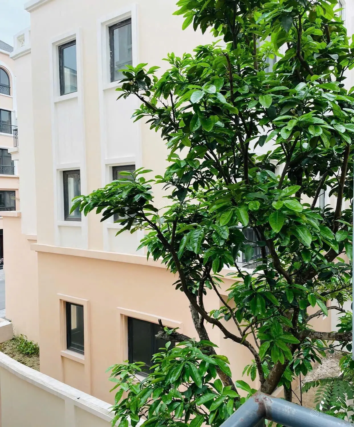 Bán BTLK 91m2 xẻ khe hoàn thiện full nội thất 5 tầng gần công viên VH Ocean Park 2 sổ đỏ giá 11t350