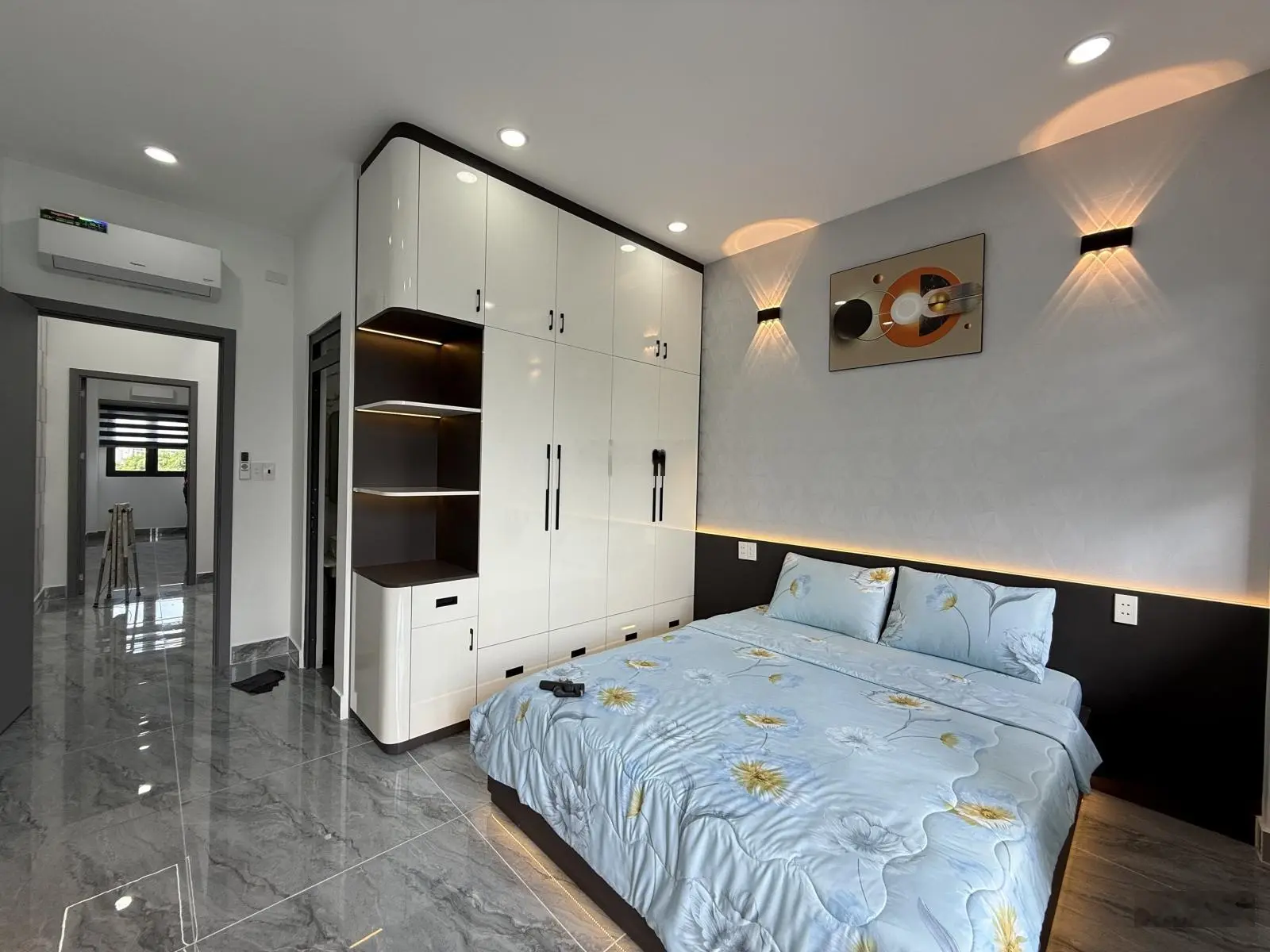 Nhà mặt tiền đường thông sẹc ngắn Hà Hà Huy Giáp, DT:4x25M, Trệt, 3 Lầu, 4PN, Sân ô tô, Sân thượng