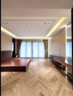 Á hậu Nguyễn Văn Cừ cần bán 52m2