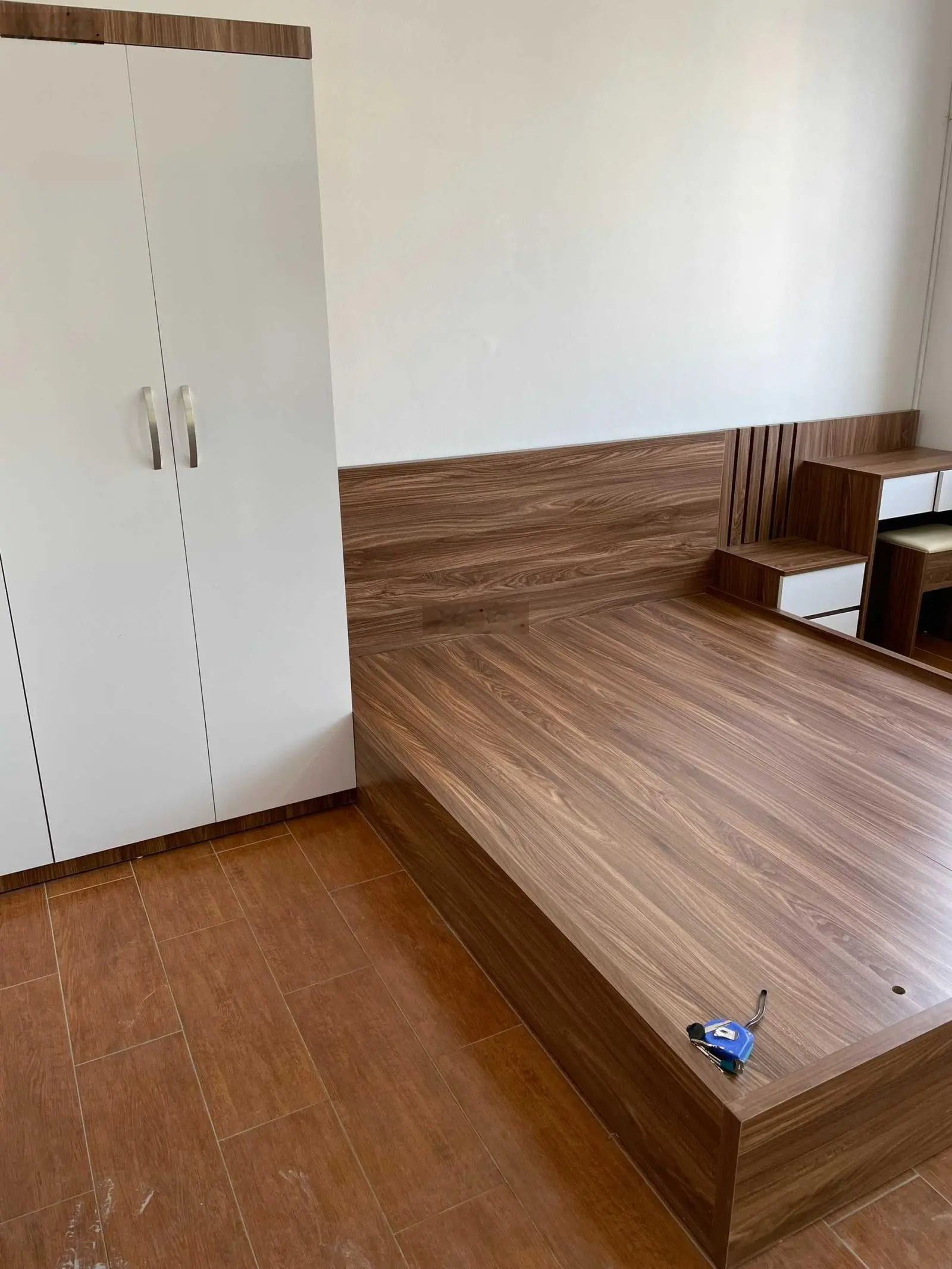 Chính chủ cần bán nhà phân lô Chùa Láng. DT 102m2x7 tầng thang máy. Dòng tiền tốt. Giá 35 tỷ