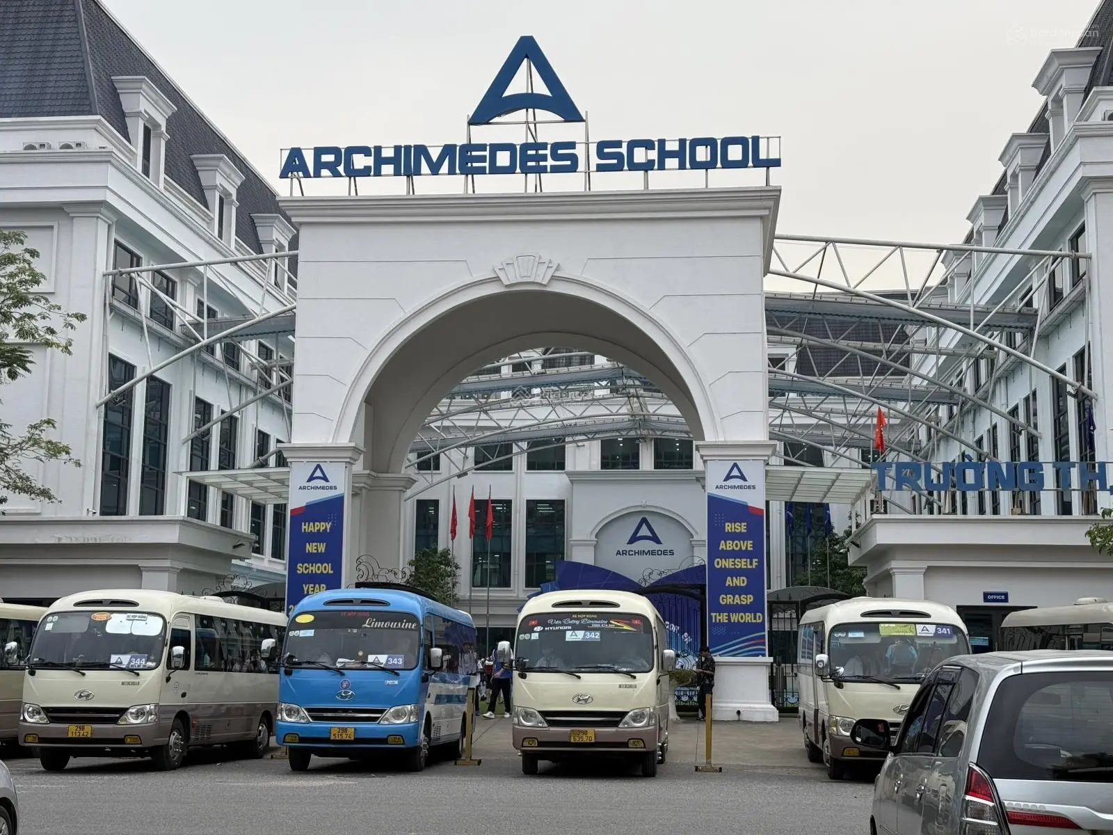 Bán nhà 3 tầng ô tô đỗ cửa, sát trường quốc tế archimedes và timeway, tiên dương , đông anh