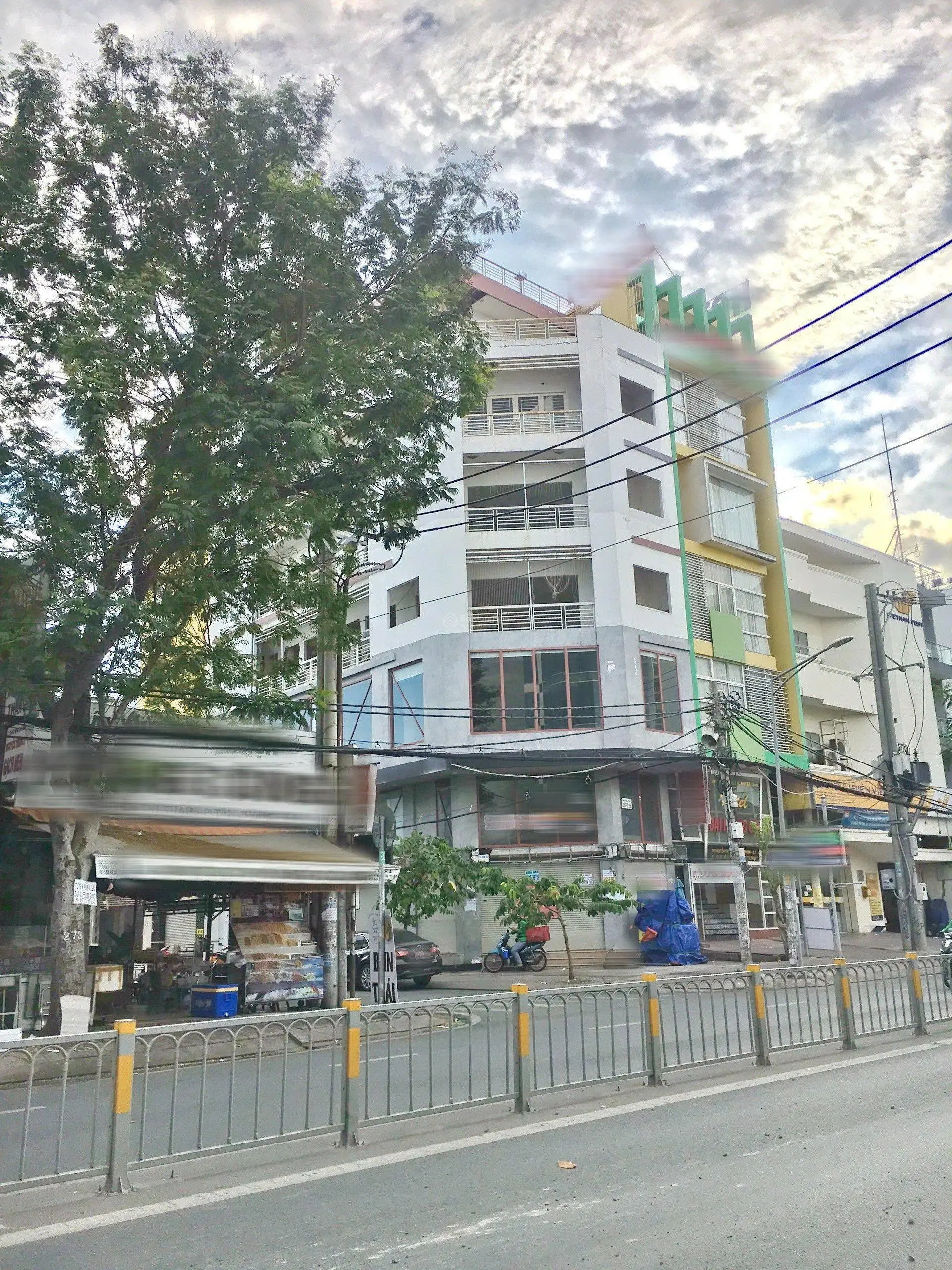Chủ bán nhà góc 2 mặt tiền Nguyễn Thị Thập, P. Tân Phong, Q. 7. SHR