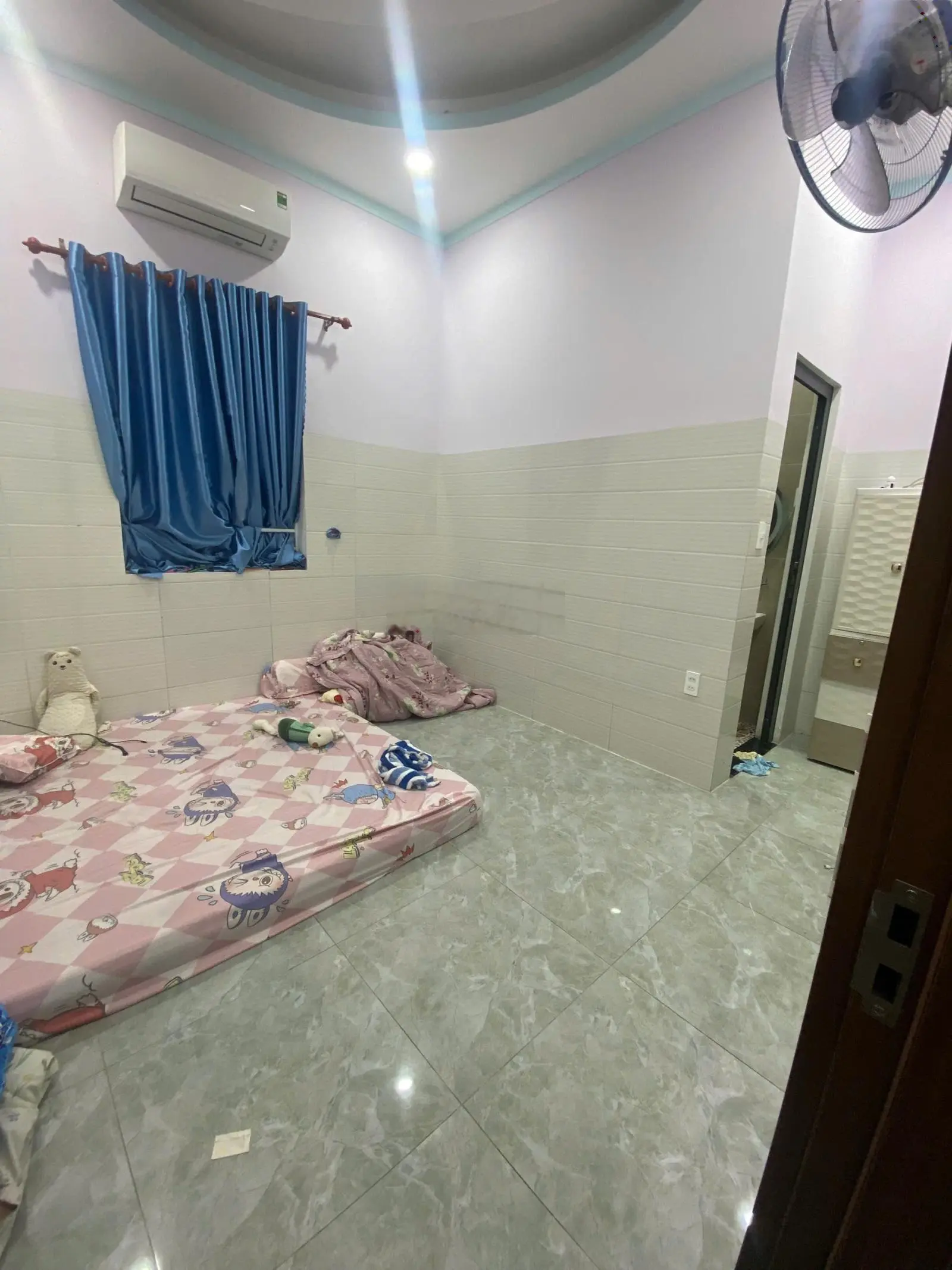 Chủ ngợp nặng bán nhà MT Lê Hồng Phong 5x28 TC 98m2: p.thờ,5pn,5wc,sân 7c, sân cát,2sân thượng