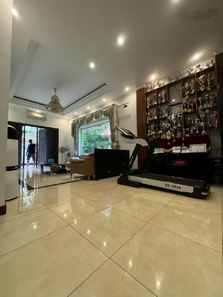 Biệt thự sân vườn đẳng cấp linh đàm 235m - vị trí đắc địa - nội thất nhập khẩu - chỉ 4x tỷ .