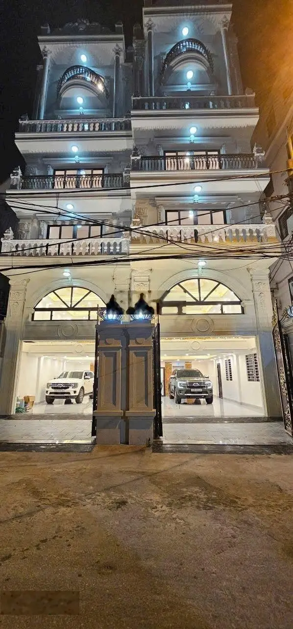 Bán nhà Thạch Bàn 80m2 7 tầng gara 2 ô tô bán tải để trong nhà, thang máy 650kg đường ô tô tránh