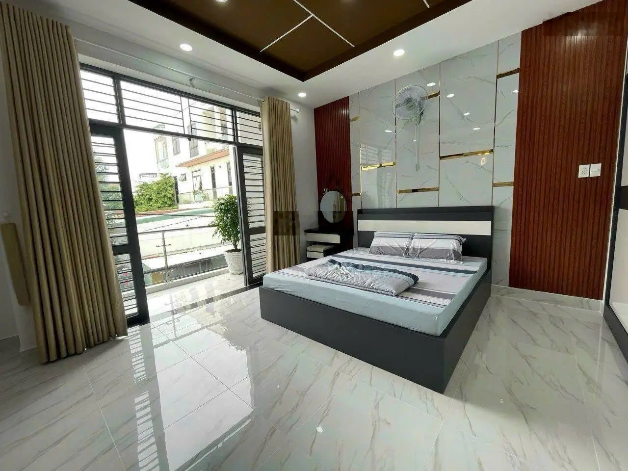 Bán gấp nhà Nguyễn Xí, Bình Thạnh,giá 2tỷ2/48m2,thuận tiện di chuyển,gần chợ.LH 0922811690 Ngân