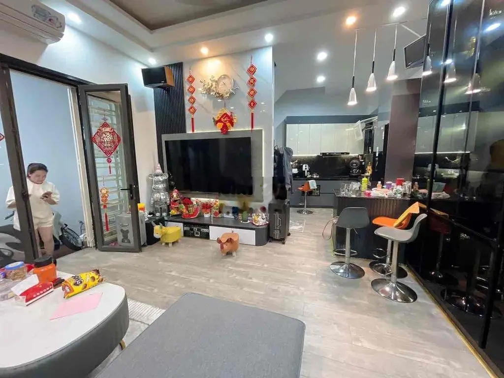 Bán gấp nhà Kim Mã, Ngõ nông, nội thất Sịn, 40m2 nhỉnh 6 tỷ.