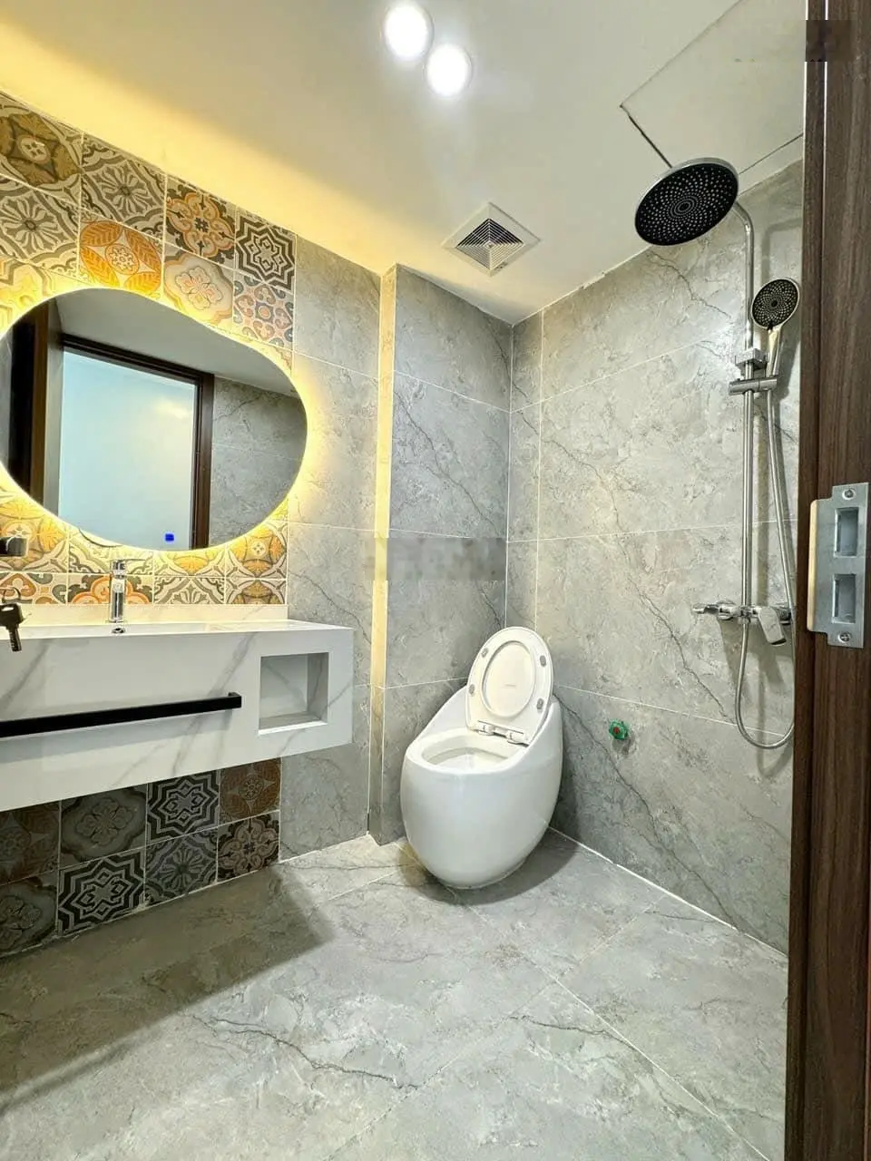 Bất Ngờ Bán Nhà 29m2 5 tầng mới xây sổ đỏ vuông đét đồ đạc mới nguyên vừa ở vừa kinh doanh