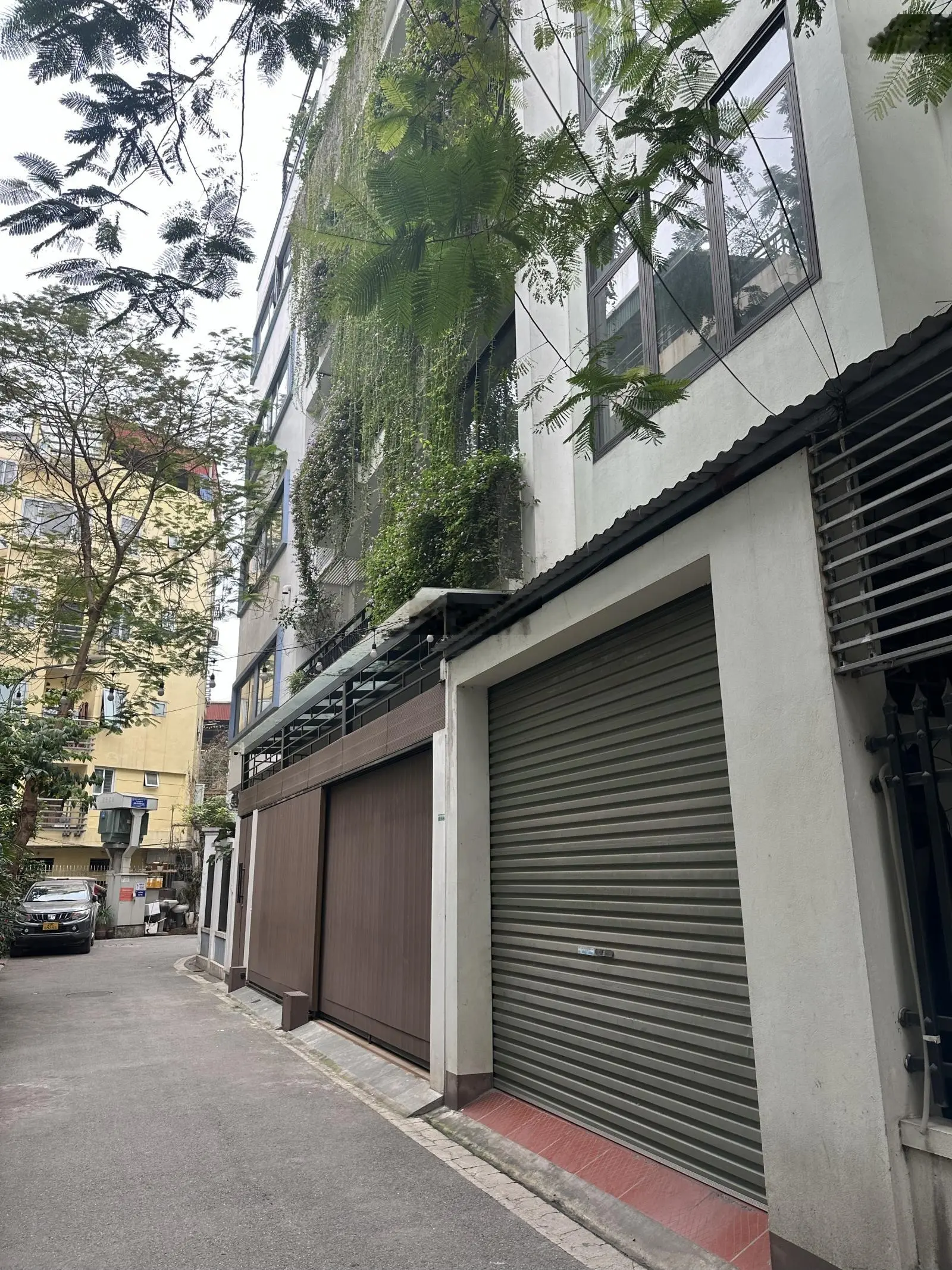 Nhỉnh 19 tỷ! nhà 80m2 - 4 tầng- phân lô ô tô tránh - biệt thự mini - sát phố - giáp ngoại giao đoàn
