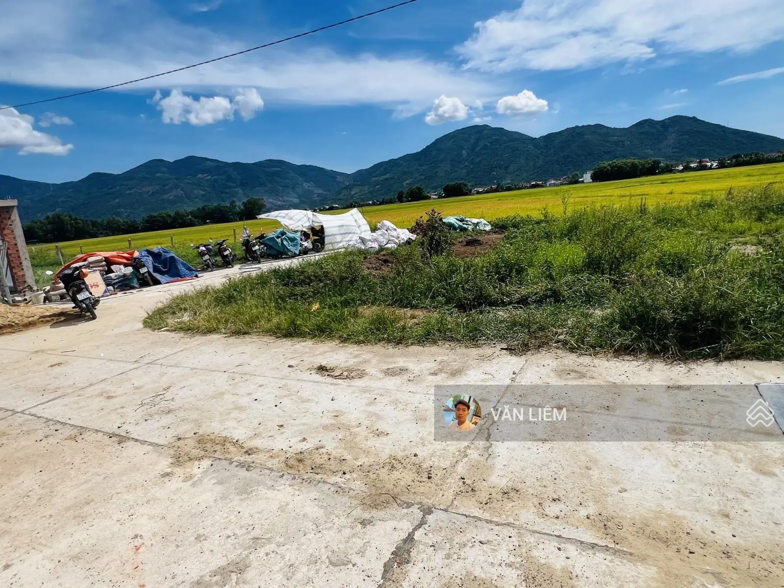 Lô góc Diên Sơn DT: 203m, thổ cư. - Khu dân cư hiện hữu. - Hướng Tây Nam. - Giá bán 1 tỷ (bao sang