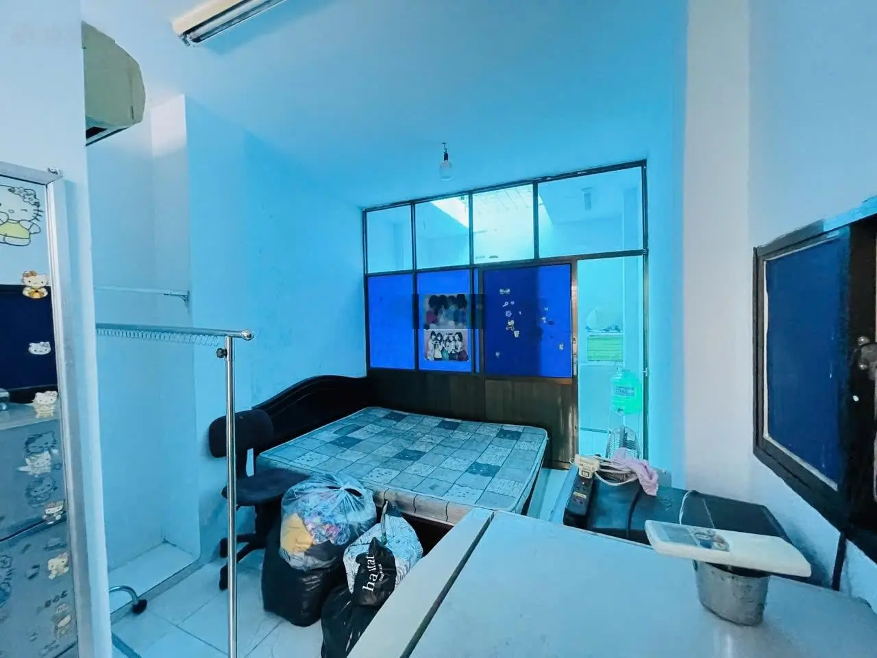 An dương vương quận 5, dt 30m2 4 tầng btct 3pn mới ở ngay.