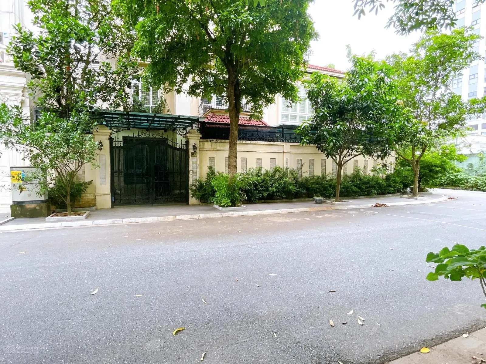 Biệt thự đơn lập KĐT VIỆT HƯNG - diện tích 235m 4tầng thô - MT 13m - chào hơn 51tỷ