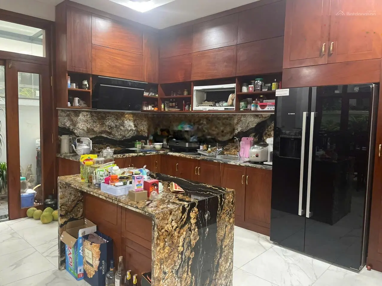BIỆT THỰ SONG LẬP 186m2 BÊN HỒ 12HA, CẠNH VƯỜN HOA LỚN. HOÀN THIỆN ĐẸP SẴN ĐƯỜNG CHỜ LẮP THANG MÁY.