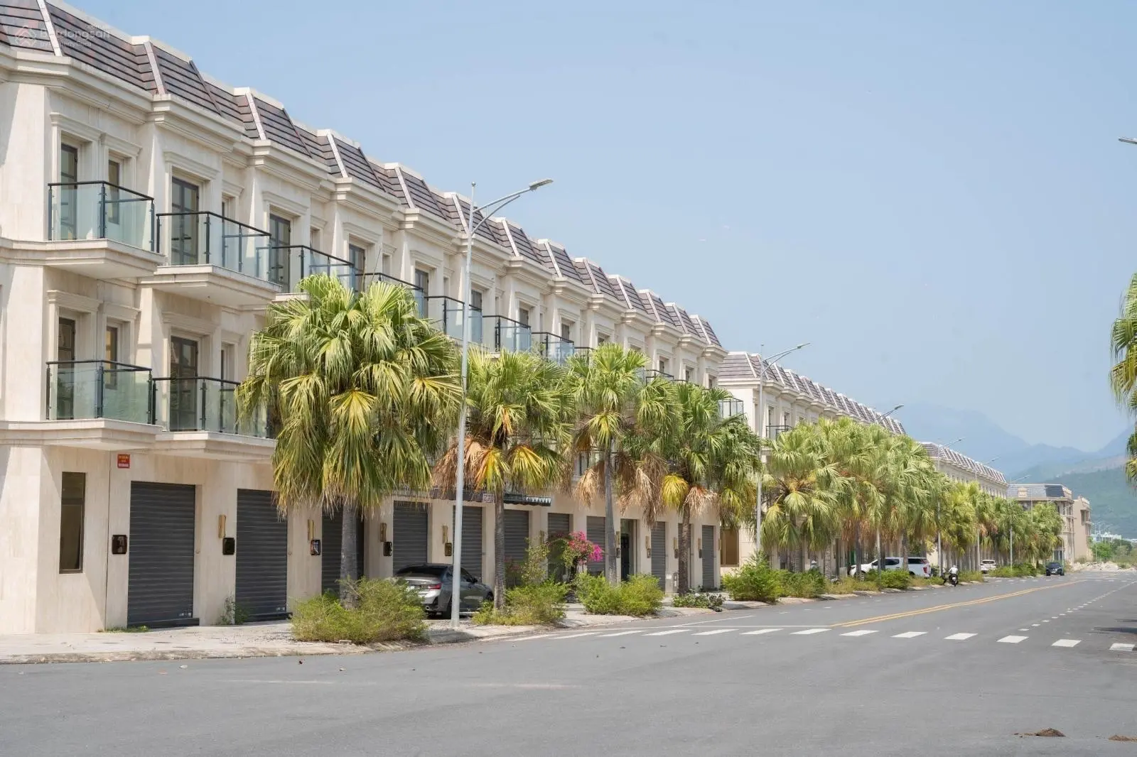 Cần tiền bán gấp 2 lô đất 200m2 Đông Nam đường 7m5 Nguyễn Thành Long chạy thẳng sang chung cư Ori