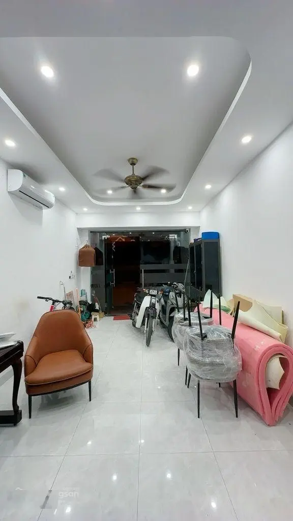 Liền kề Nguyễn Văn Lộc- kinh doanh. DT: 50m2* 4 tầng. Giá 15 tỷ. Vị trí đẹp, k lỗi, kinh doanh tốt.
