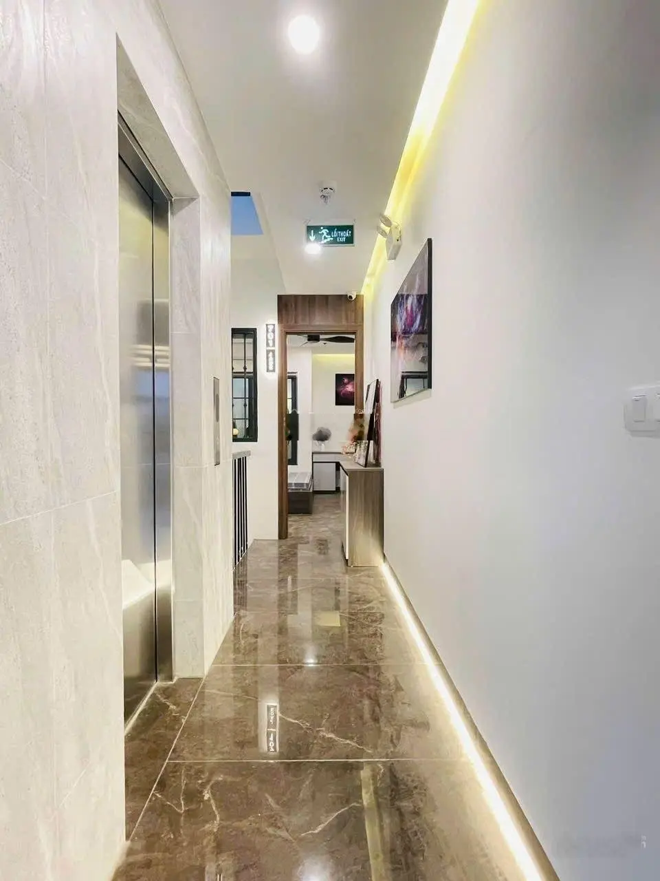 Nhỉnh 16 tỷ CCMN 7 tầng, mới tinh, thang máy, dòng tiền 70tr/tháng, 12 phòng có cửa hàng kd