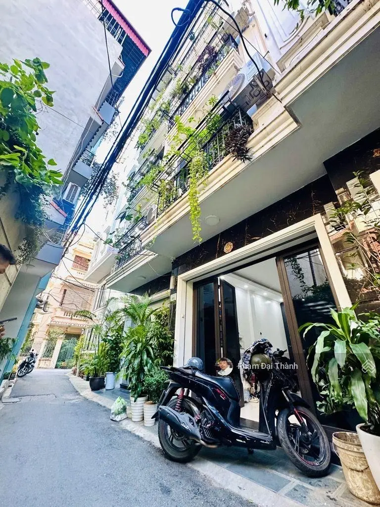 Bán gấp nhà 5 tầng Ngọc Lâm, DT 48M2, full nội thất tiền tỷ, ô tô vào nhà, giá chỉ 9.8 tỷ!