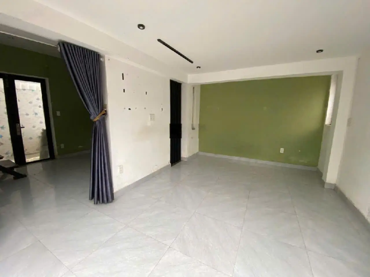 2 tỷ 600 triệu - nhà 2 tầng - ô tô để trước nhà- duy nhất 1 căn mặt phố lê văn an.