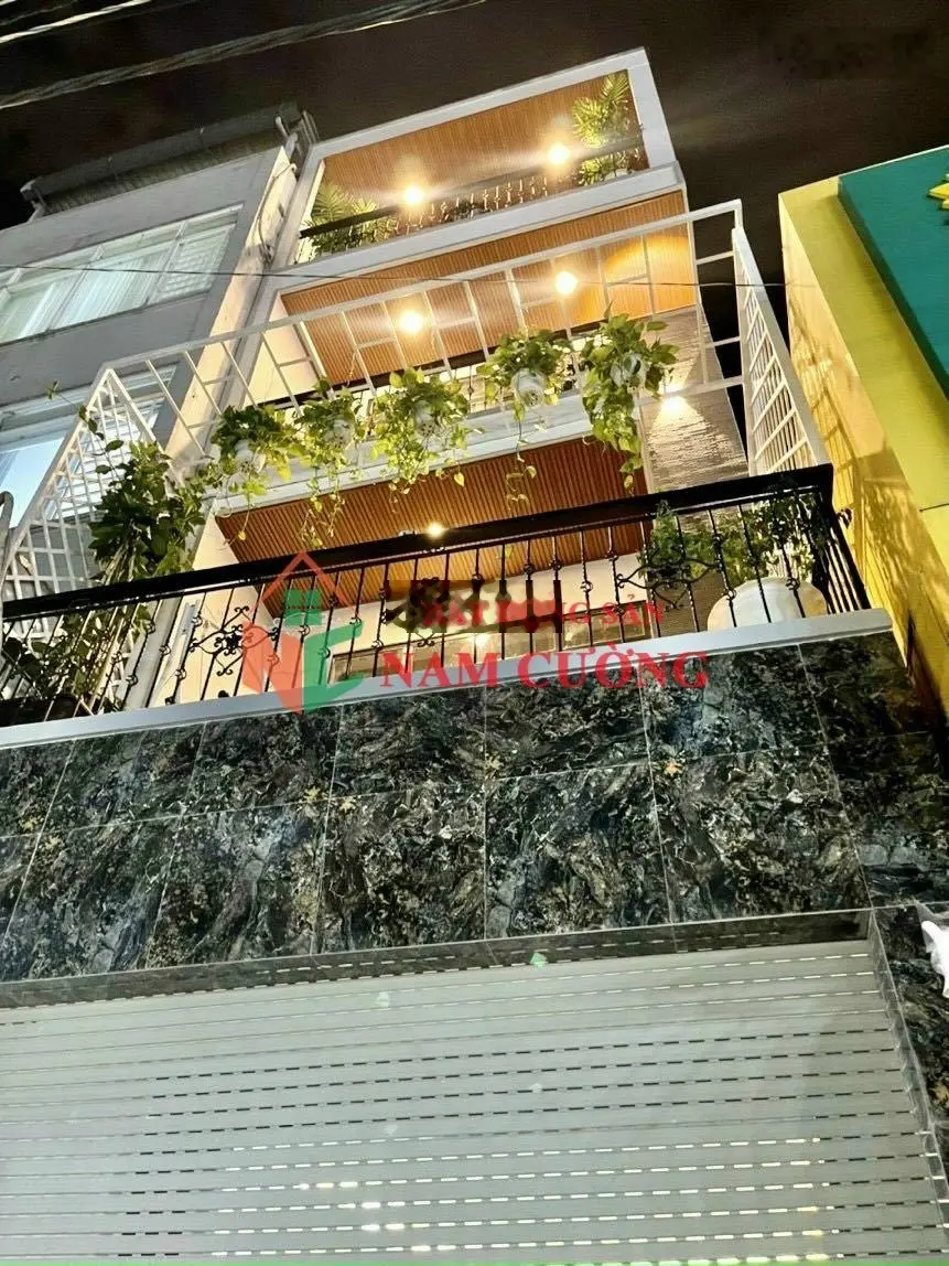 Bán nhà đường Lâm Văn Bền Quận 7. DT 4.2m x 12m 3 lầu cao cấp. Giá 105 tỷ KD mọi ngành nghề