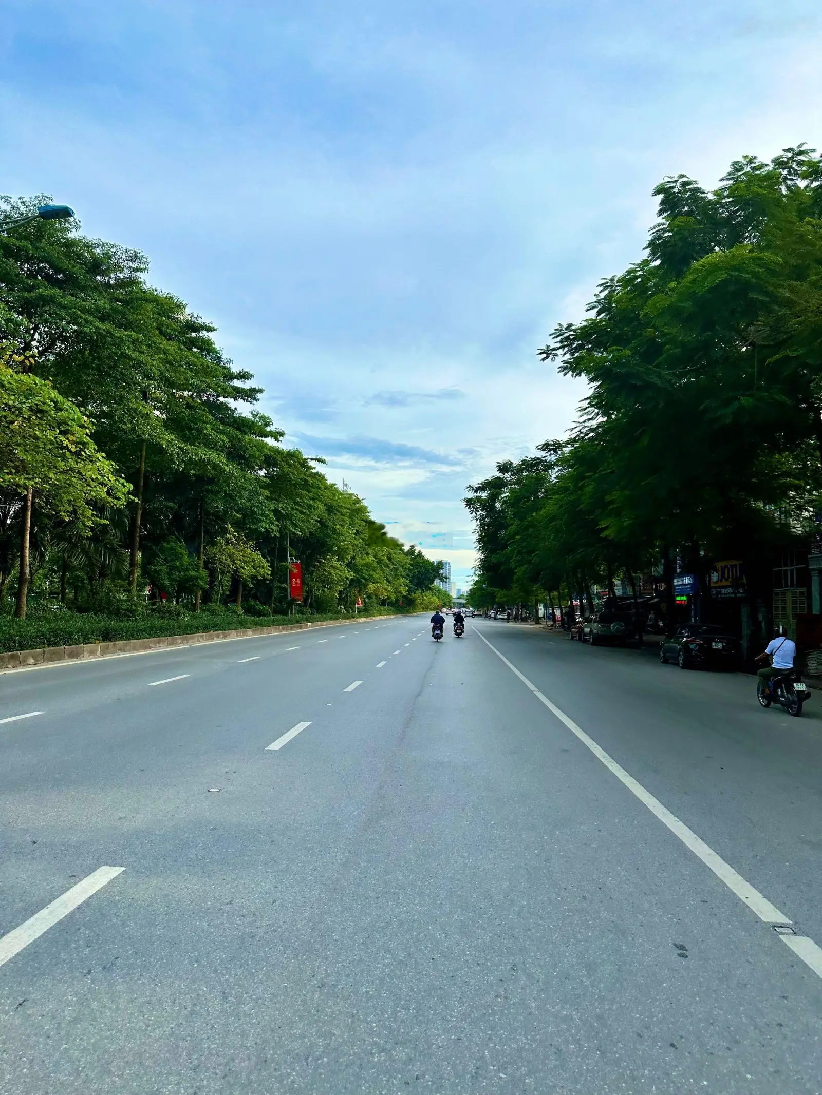 Cần bán nhà mặt ngõ to phố Võ Chí Công, Tây Hồ. DT 50m2 x 6T, MT 5m. Thang máy - đường 3 ôtô tránh