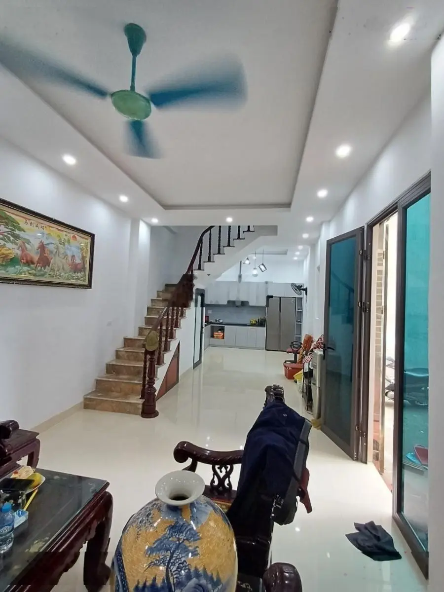 Bán NR: Vĩnh Hưng, Hoàng Mai: 59m2, 4 PN, ngõ thông, gần hồ, 5.5 tỷ, giá hời